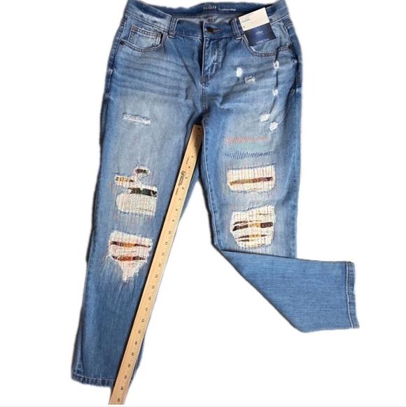 NWT NY&Co SOHO Jeans Runway 25" Distressed Legging Crop - Size 8 - Picture 4 of 7